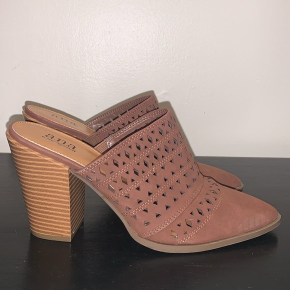 A.n.a Women’s Hiro Chocolate Pointed Toe Block Heel - Picture 2 of 7